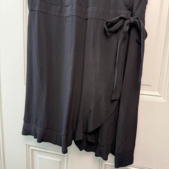 LOFT Romper Dress Womens 14 Black Solid Tie Waist Flutter Sleeve V Neck Shorts - Picture 3 of 8